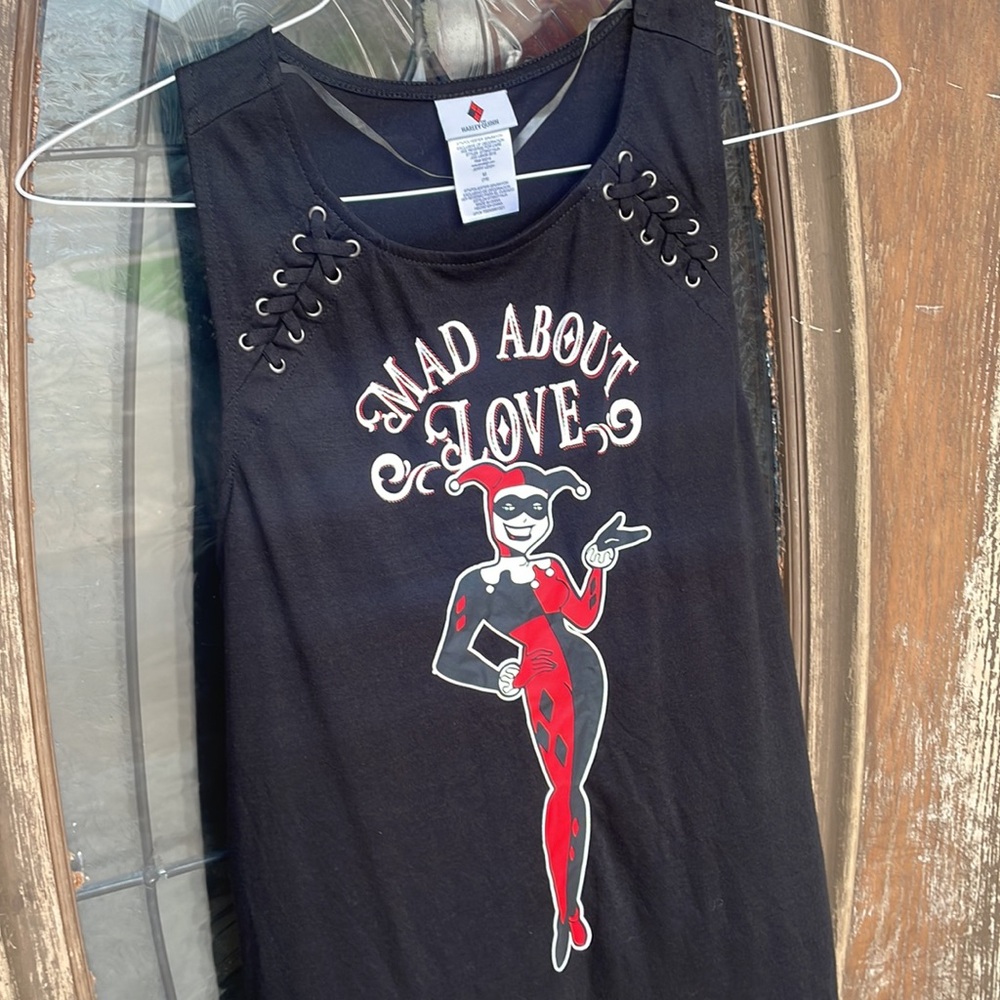 Harley Quinn Razorback Tank! Medium - Picture 2 of 4
